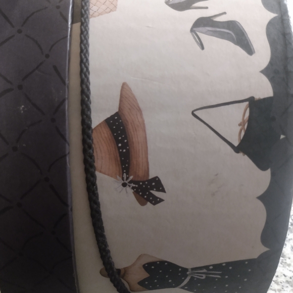 Shabby Chic Hat Box - Picture 4 of 4